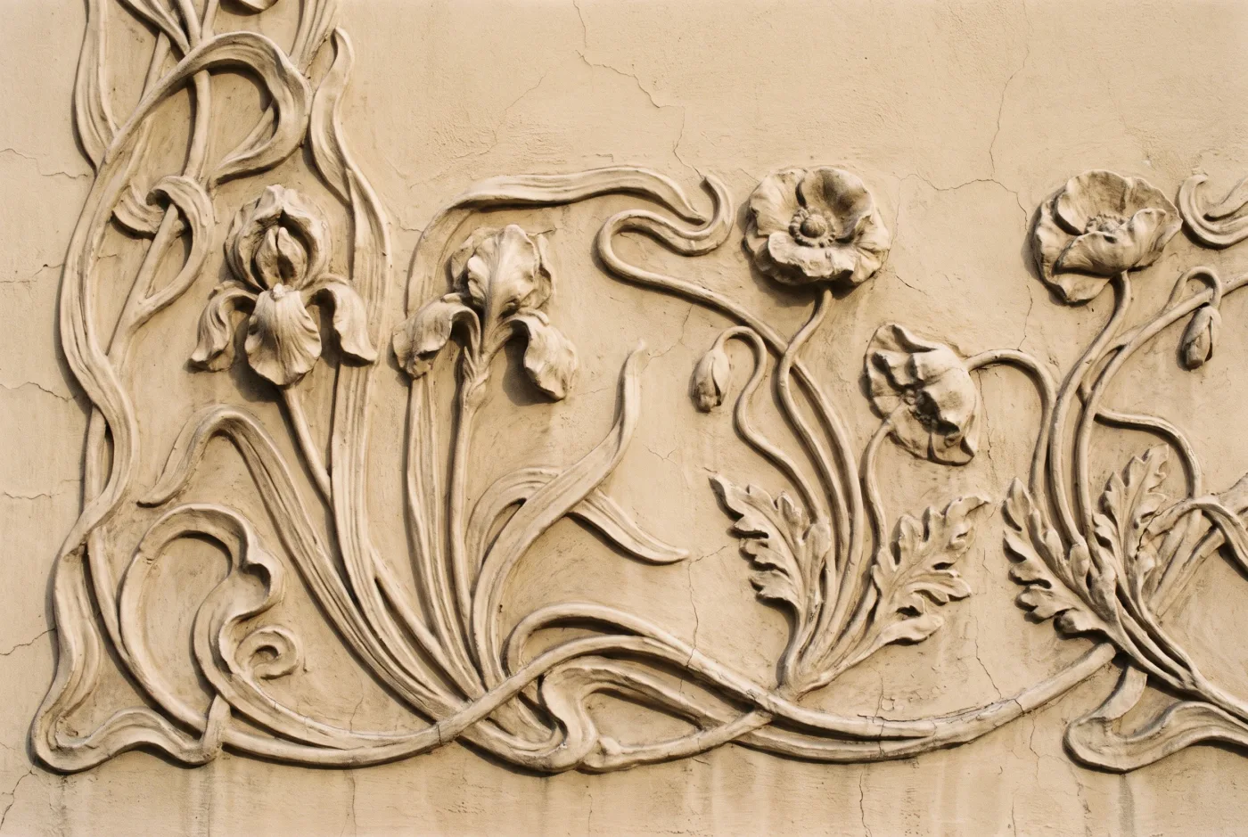 Флоральная лепнина — ар-нуво фасад крупным планом, AI Facade